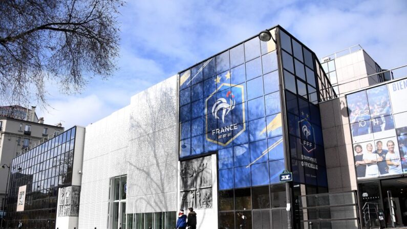 Une photo prise le 14 mars 2020 montre le siège de la Fédération française de football à Paris. (Photo by FRANCK FIFE/AFP via Getty Images)