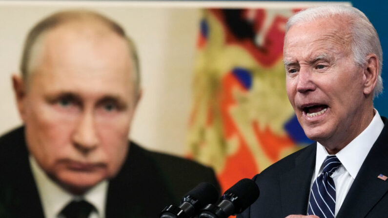 une image du président russe Vladimir Poutine est affichée pendant que le président américain Joe Biden parle du prix de l'essence dans l'auditorium South Court du campus de la Maison Blanche, le 22 juin 2022 à Washington, DC. M. Biden a demandé au Congrès de suspendre temporairement la taxe fédérale sur l'essence. (Drew Angerer/Getty Images)