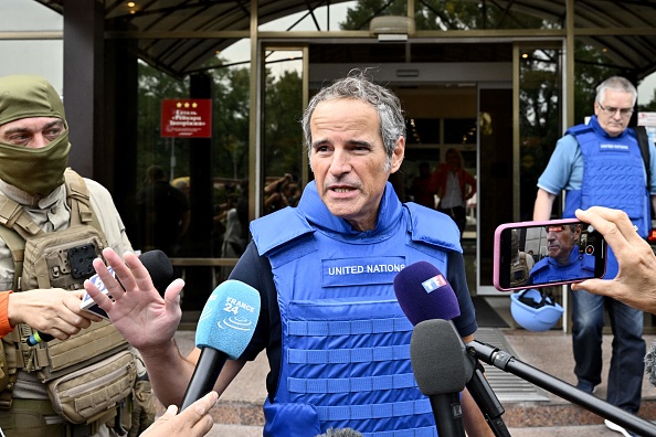 Le chef de l'Agence internationale de l'énergie atomique (AIEA), Rafael Grossi, s'adresse aux médias à Zaporizhzhia le 1er septembre 2022. Photo Genya SAVILOV/AFP via Getty Images.