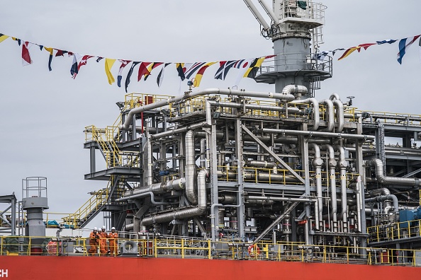 Une unité flottante de stockage et de regazéification (FSRU) a accosté au nouveau terminal à Eemshaven le 8 septembre 2022. 
(Photo : SIESE VEENSTRA/ANP/AFP via Getty Images)