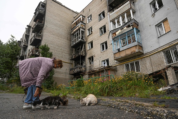 Le président ukrainien Volodymyr Zelensky a promis la "victoire" lors d'une visite dans la ville stratégique d'Izyum qui a récemment été reprise à la Russie. Photo de Juan BARRETO / AFP via Getty Images.