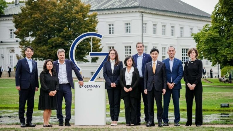 Les ministres du commerce du G7 réunis à Neuhardenberg, Berlin-Est, le 14 septembre 2022. (KAY NIETFELD/POOL/AFP via Getty Images)