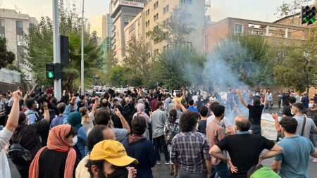 Iran: l’ONU « inquiète » de la « violente » répression contre les manifestations en faveur de Mahsa Amini