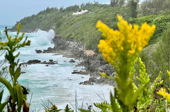 -Aux Bermudes, l'ouragan Fiona se dirigeait vers l'île de l'Atlantique sous la forme d'une puissante tempête de catégorie 4 le 22 septembre 2022. Photo Sébastien VUAGNAT / AFP via Getty Images.