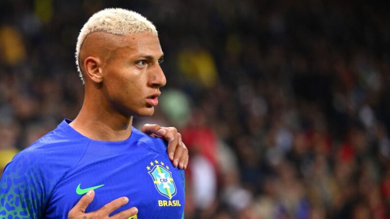 L'attaquant brésilien Richarlison après avoir marqué le deuxième but de son équipe lors du match de football amical entre le Brésil et la Tunisie au Parc des Princes à Paris, le 27 septembre 2022. (Photo ANNE-CHRISTINE POUJOULAT/AFP via Getty Images)