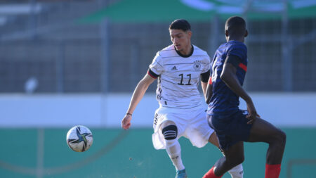 Bagarre en plein match, 4 joueurs exclus, match arrêté: la triste image de l’équipe de France U18