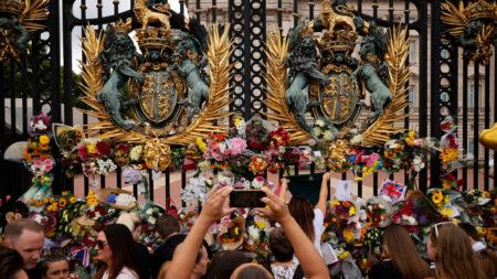 Mort de la reine Elisabeth, le retour du symbole du roi