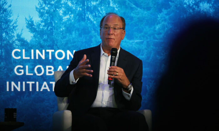 Le PDG de BlackRock, Larry Fink,  lors d'un forum organisé à l'occasion de l'ouverture de la Clinton Global Initiative (CGI), une réunion de dirigeants internationaux, à New York, le 19 septembre 2022. (Spencer Platt/Getty Images)