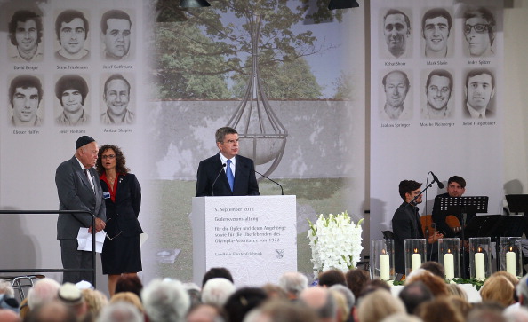 AEL-Thomas Bach, chef du Comité olympique allemand prend la parole lors d'un service commémorant le 40e anniversaire de l'attentat terroriste des Jeux olympiques de Munich de 1972, à l'aéroport le 5 septembre 2022 en Allemagne. Photo de Thomas Niedermuller/Getty Images.