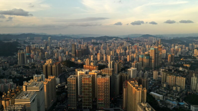 Photo aérienne des tours jumelles de Huaguoyuan à Guiyang, le 16 juillet 2019. (Costfoto/Future Publishing via Getty Images)