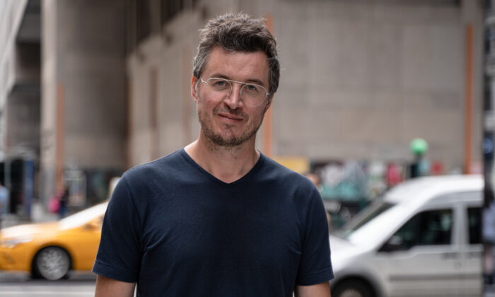 Mattias Desmet, professeur de psychologie clinique à l'université de Gand et auteur du livre "La psychologie du totalitarisme", à New York, le 27 août 2022 (Otabius Williams/Epoch Times)