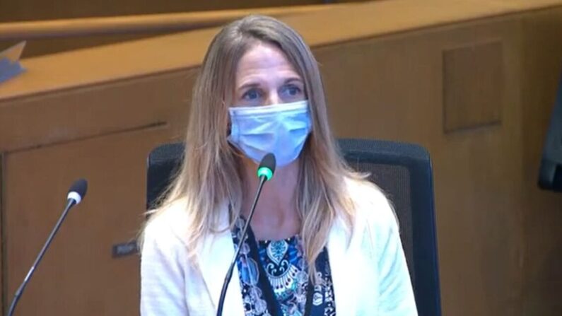 Le Dr Christina Ghaly, directrice du département de la Santé du comté de Los Angeles, lors d'une réunion du conseil des superviseurs de Los Angeles, le 27 septembre 2022. (Capture d'écran via Epoch Times)