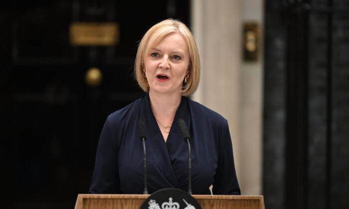 Liz Truss, la Première ministre britannique, fait son premier discours à Downing Street, à Londres, le 6 septembre 2022. (Leon Neal/Getty Images)