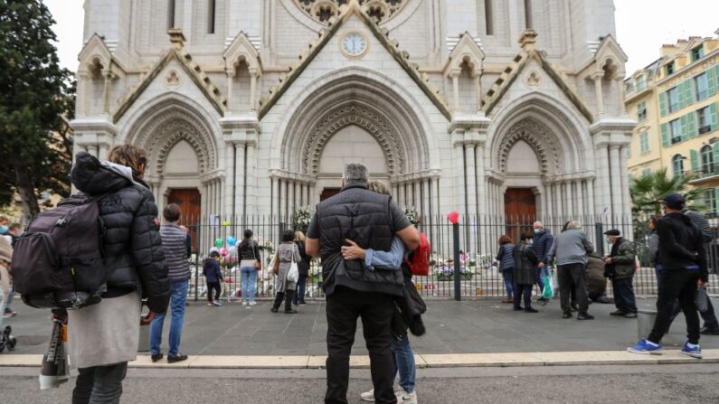 La basilique Notre-Dame de l'Assomption à Nice, le 31 octobre 2020, deux jours après le drame. (Photo: VALERY HACHE/AFP via Getty Images)