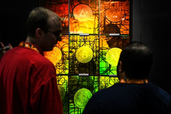 Une installation artistique sur le thème du bitcoin pendant la conférence Bitcoin 2022 au Miami Beach Convention Center à Miami Beach, en Floride, le 7 avril 2022.(Photo : CHANDAN KHANNA/AFP via Getty Images)