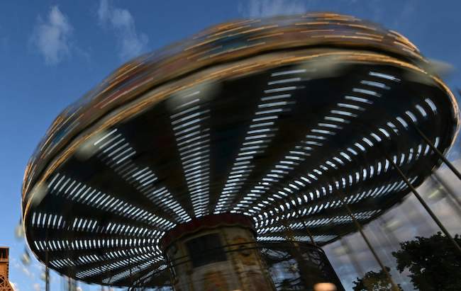 Un adolescent de 16 ans a été éjecté d'un manège de type "chenille" alors que celle-ci "prenait de la vitesse". (Photo : EMMANUEL DUNAND/AFP via Getty Images)