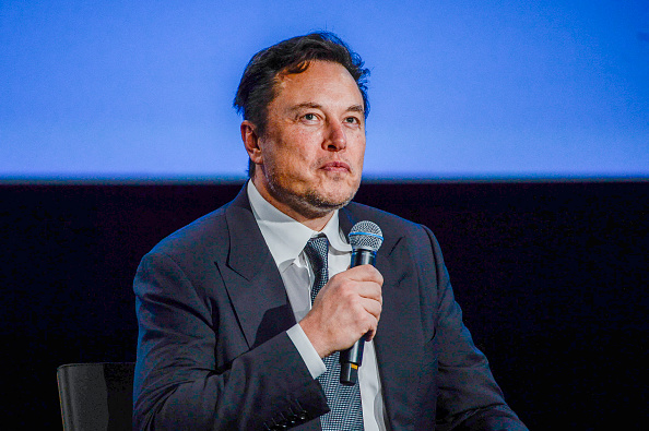 Elon Musk a envoyé une lettre à Twitter lundi, proposant d'acquérir la plateforme pour 54,20 dollars l'action, c'est-à-dire au prix qu'il avait initialement proposé au printemps et que le conseil d'administration avait fini par accepter.  (Photo : CARINA JOHANSEN/NTB/AFP via Getty Images)