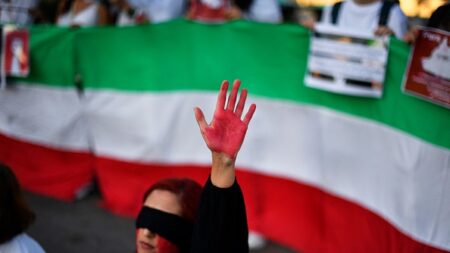 En Iran, des écolières manifestent et défient la répression