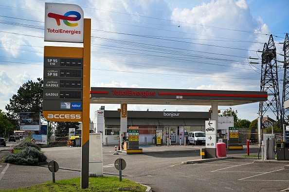 Une station-service TotalEnergies (illustration).  (SEBASTIEN BOZON/AFP via Getty Images)