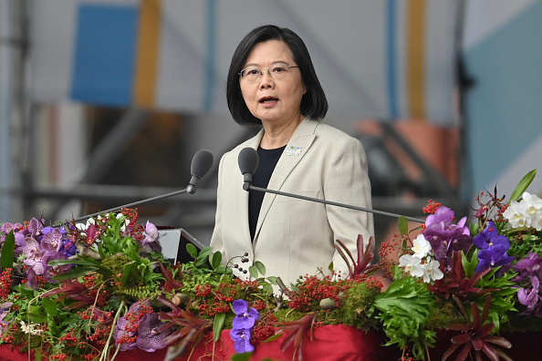 La présidente taïwanaise Tsai Ing-wen lors d'une cérémonie marquant la fête nationale de l'île à Taipei le 10 octobre 2022. Photo de Sam Yeh / AFP via Getty Images.