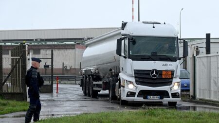 Les premiers camions ont quitté le dépôt TotalEnergies près de Dunkerque