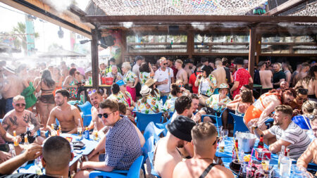 « Superbe été » touristique en Espagne, plus de recettes qu’avant le Covid