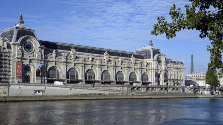 Musée d’Orsay: une activiste tente d’asperger un tableau de soupe, elle est stoppée