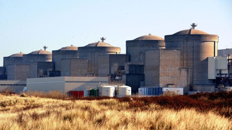 La centrale nucléaire de Gravelines, le 5 mars 2014. (Photo by PHILIPPE HUGUEN/AFP via Getty Images)