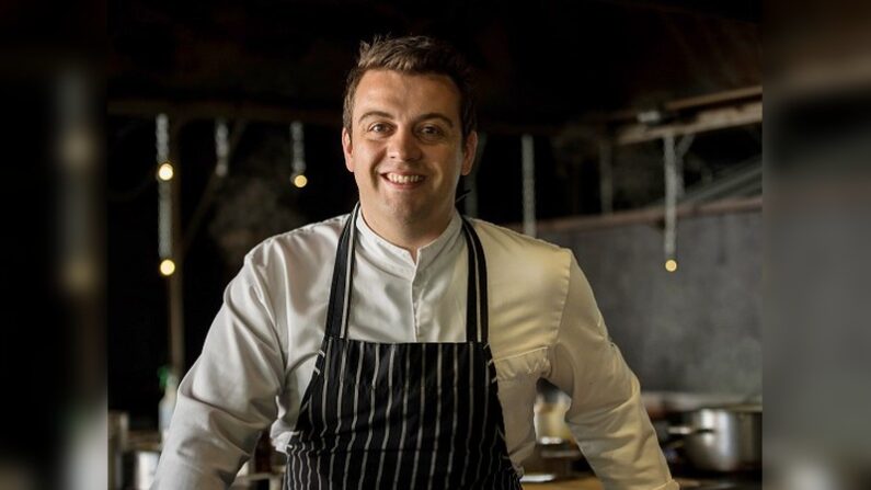 Alexandre Gauthier, chef du restaurant la Grenouillère et ambassadeur du label "Région européenne de la gastronomie" pour l'édition 2023. (Photo de DENIS CHARLET/AFP via Getty Images)