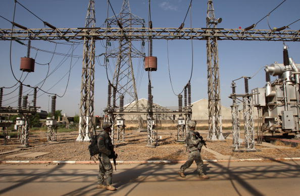 Le manque d'électricité est l'un des problèmes les plus importants pour les habitants de Bagdad, dont beaucoup ne reçoivent que deux heures d'électricité par jour. Photo de John Moore/Getty Images.
