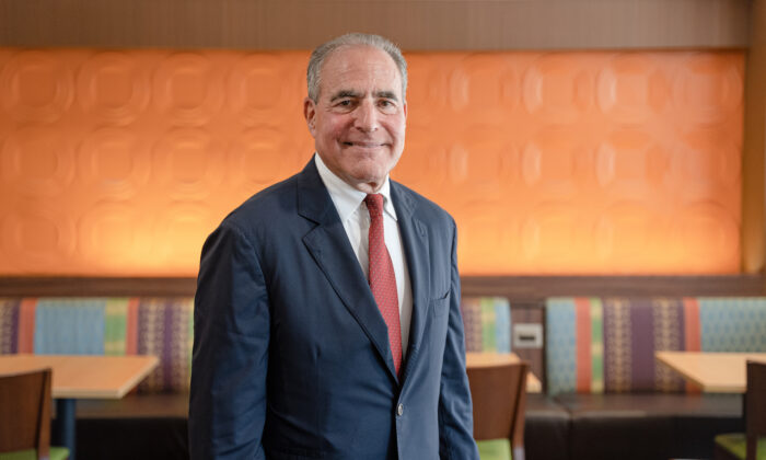 Le Dr Richard Amerling, ancien président de l'Association of American Physicians and Surgeons, à Kissimmee, en Floride, le 17 octobre 2022. (York Du/Epoch Times)