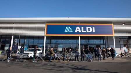 Ils se marient dans un magasin Aldi, leur supermarché préféré