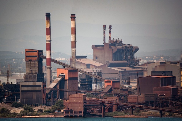 Le site de Fos-sur-Mer d'ArcelorMittal, dans les Bouches-du-Rhône. (Photo CLEMENT MAHOUDEAU/AFP via Getty Images)