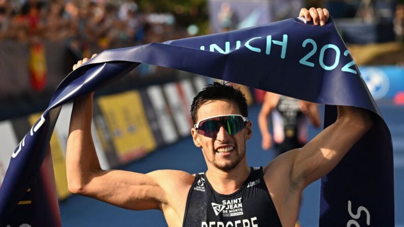 Léo Bergère célèbre sa victoire au Parc olympique de Munich, le 13 août 2022. (Photo: INA FASSBENDER/AFP via Getty Images)