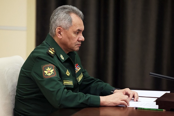 Le ministre russe de la Défense, Sergei Shoigu, participe à une réunion avec le président russe à la résidence d'État de Novo-Ogaryovo, le 28 octobre 2022.  (Photo : MIKHAIL METZEL/SPUTNIK/AFP via Getty Images)