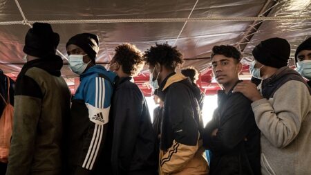 Sondage: pour 77% des Français, le gouvernement «échoue» à maîtriser l’immigration en France