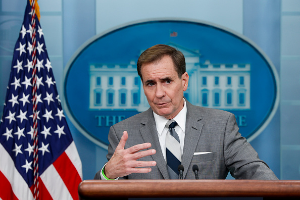 Le coordinateur du Conseil de sécurité nationale pour les communications stratégiques, John Kirby, s'exprime lors d'un point de presse quotidien à la Maison Blanche, le 26 octobre 2022 à Washington, DC. (Photo : Anna Moneymaker/Getty Images)