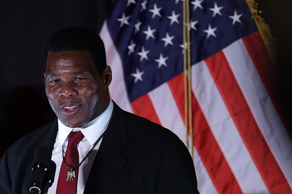 Le candidat républicain au Sénat américain, Herschel Walker, s'adresse à ses partisans lors d'une soirée électorale, le 8 novembre 2022 à Atlanta, en Géorgie. (Photo : Alex Wong/Getty Images)