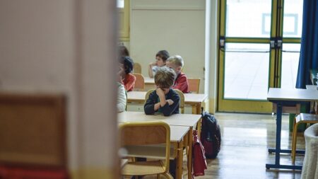 Gard: menacée pour avoir évoqué l’inexistence du père Noël en classe, une enseignante dépose plainte