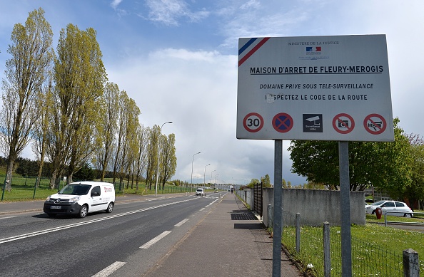 Entrée de la prison de Fleury-Mérogis, au sud de Paris.  (MIGUEL MEDINA/AFP via Getty Images)