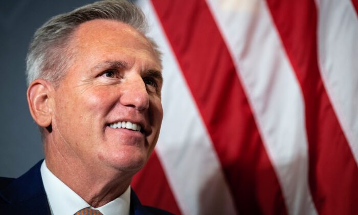 Le chef de la minorité de la Chambre des représentants, Kevin McCarthy (Parti républicain-Californie), le 26 juillet 2022. (Drew Angerer/Getty Images)