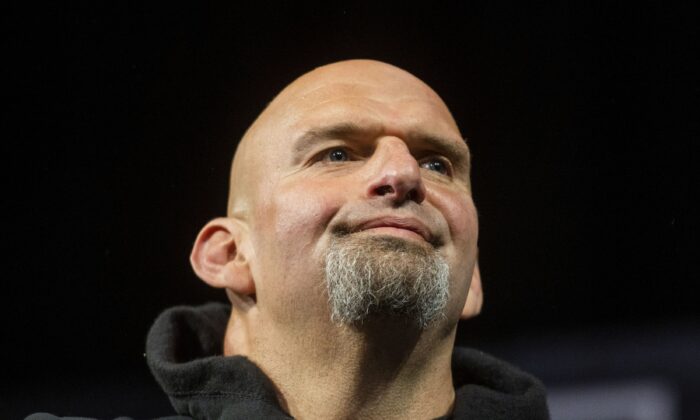 John Fetterman, le lieutenant-gouverneur de Pennsylvanie et candidat démocrate au Sénat américain, à Erie, en Pennsylvanie, le 12 août 2022 (Nate Smallwood/Getty Images)