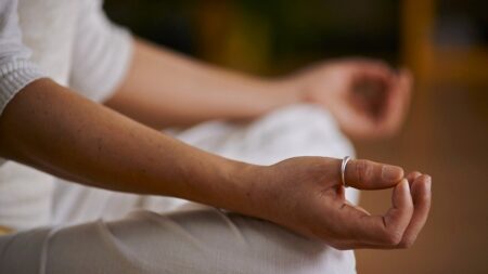 Le yoga modifie le cerveau et améliore la santé mentale