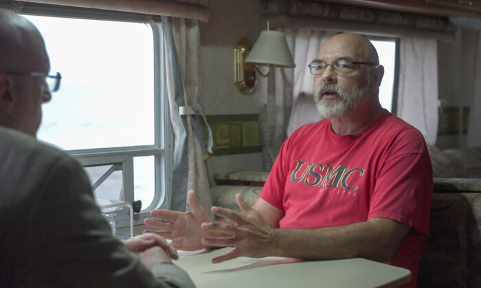 Bobby Powell est interviewé à Terra Ceia, en Floride, en novembre 2022. (Paulio Shakespeare/Epoch Times)