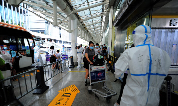 Aéroport de Sanya Phoenix sur l'île de Hainan (Chine), touchée par le Covid, le 9 août 2022. (STR/AFP via Getty Images)