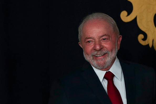 Le président élu brésilien Luiz Inacio Lula da Silva participe à la réunion avec son homologue portugais à Lisbonne, le 18 novembre 2022. (Photo : CARLOS COSTA/AFP via Getty Images)