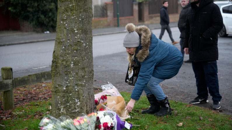 Trois enfants sont morts après être tombés dans un lac gelé, le 12 décembre 2022 au parc Babbs Mill à Solihull, en Angleterre. (Photo: Christopher Furlong/Getty Images)