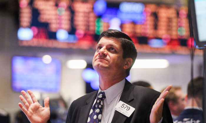 Courtier sur le parquet de la  bourse de New York ((Mario Tama/Getty Images)