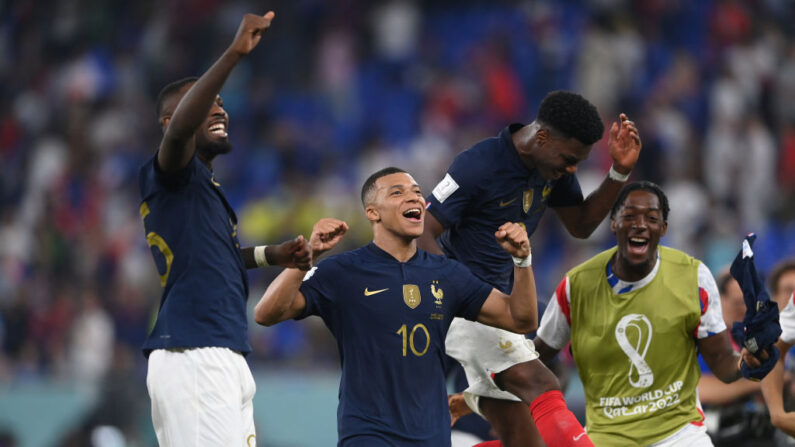 Les Bleus célèbrent leur victoire face au Danemark, le 26 novembre 2022 à Doha, au Qatar. (Photo : Stu Forster/Getty Images)