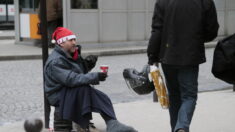 Dans les rues de Paris, des sans-abris font face à l’hiver, tant bien que mal